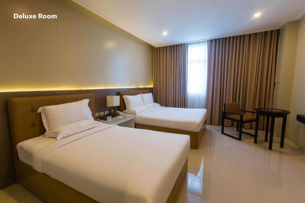 Iloilo Gateway Hotel And Suites Pavia Экстерьер фото