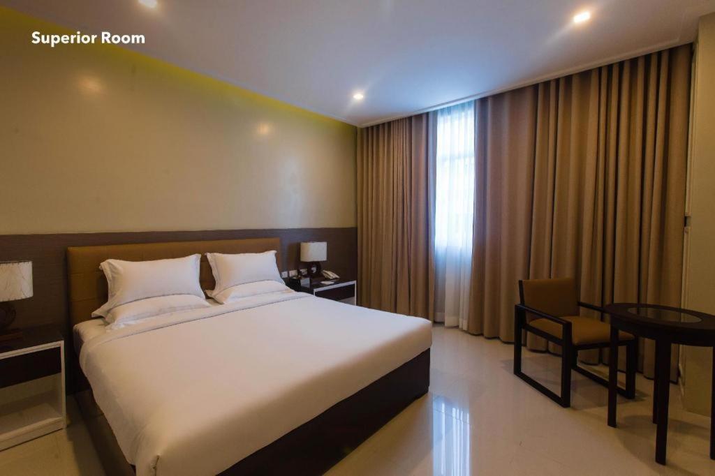 Iloilo Gateway Hotel And Suites Pavia Экстерьер фото