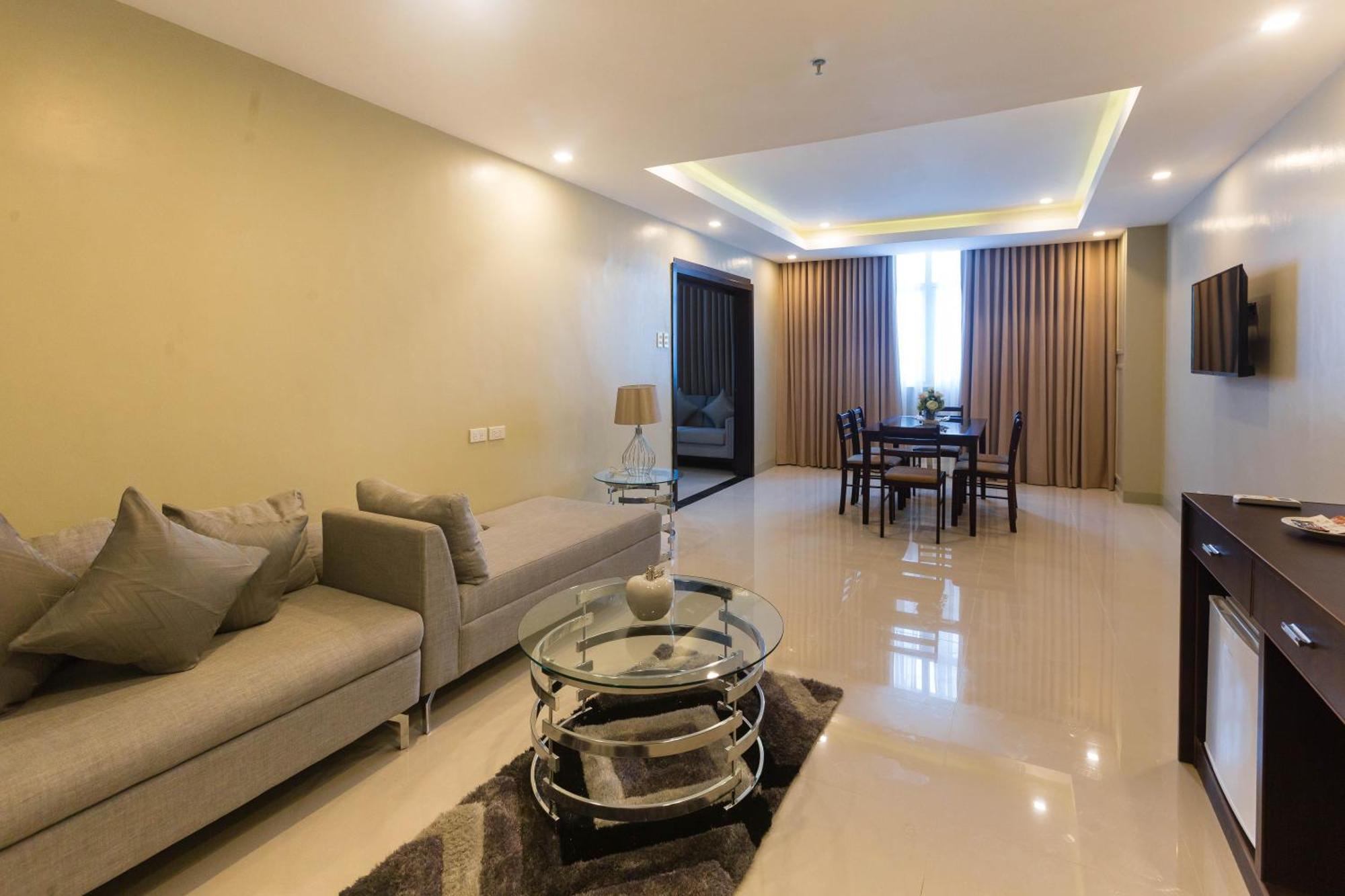 Iloilo Gateway Hotel And Suites Pavia Экстерьер фото