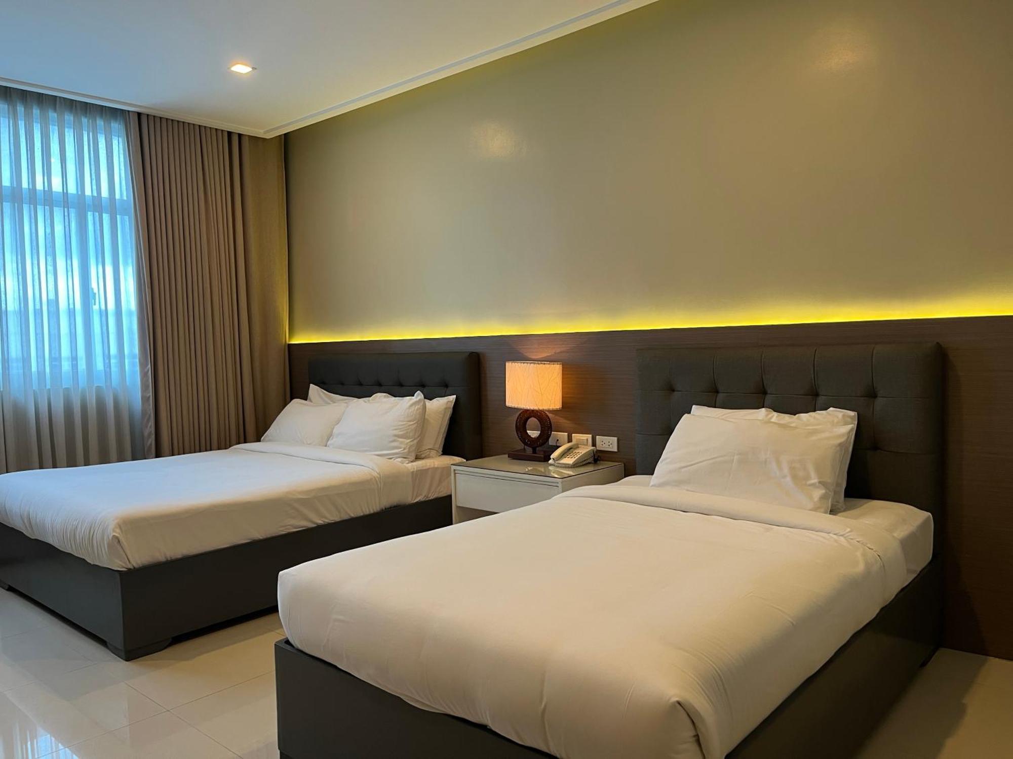 Iloilo Gateway Hotel And Suites Pavia Экстерьер фото